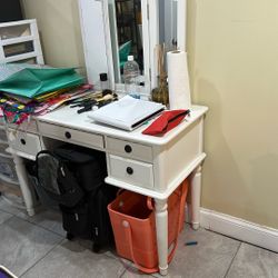 Make Up Table 