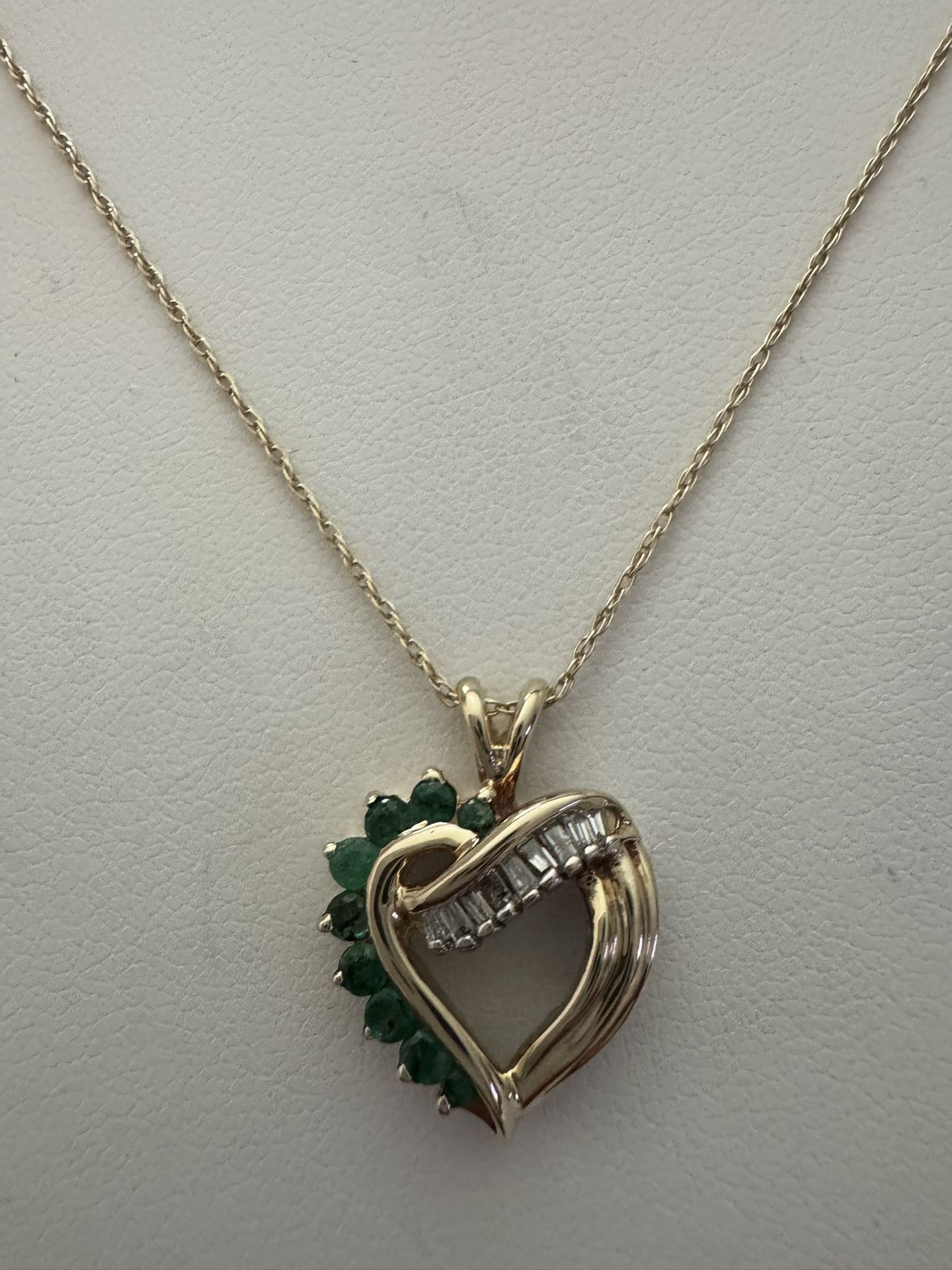 10k Yellow Gold Emerald & ~1/5CTW Diamond Heart Pendant Necklace ~18"