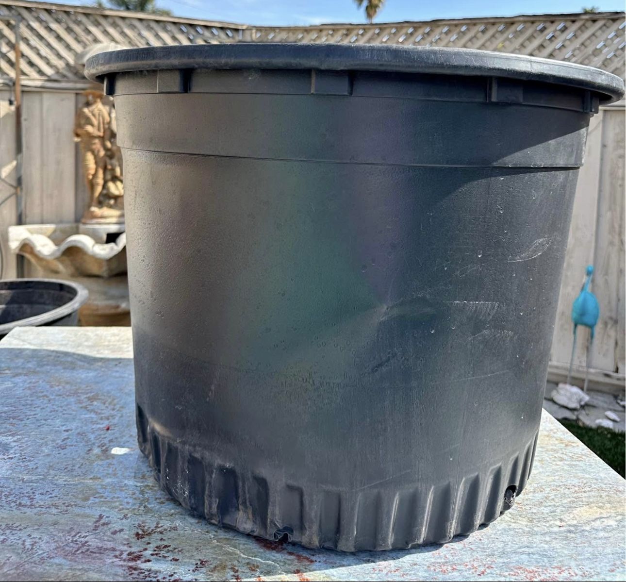Big Pot Size 25 Gallon ( 18.5Hx25”W) Pick Up Near Tully And Monterey Rd SJ Ca 95112