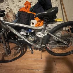 Visicleta Para Las Montañas Marca TREK LA 8.5 De   Carbon  