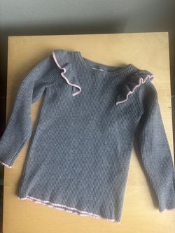 Gray long sleeved top size 4-5