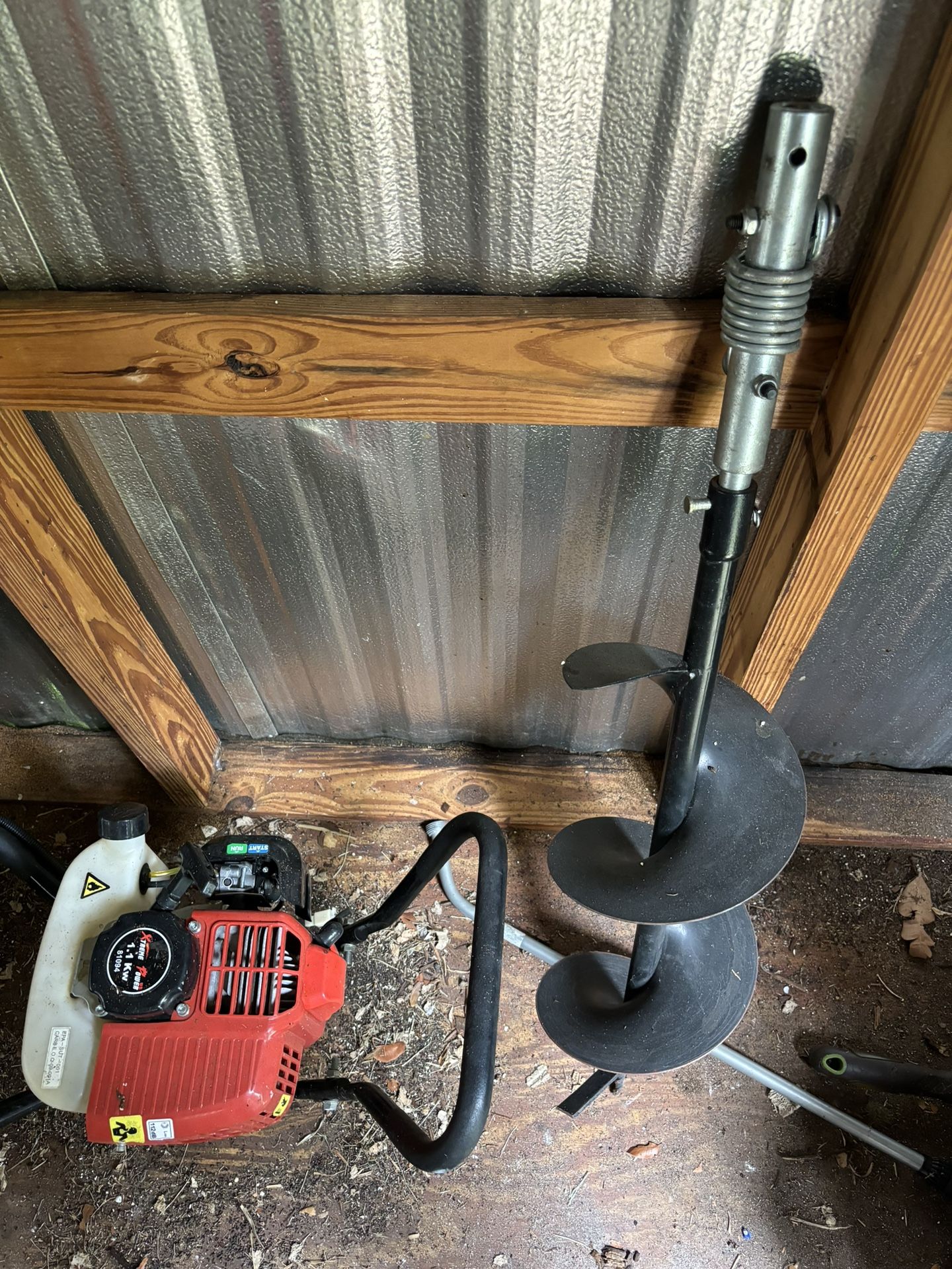 PREDATOR Gas Powered Earth Auger