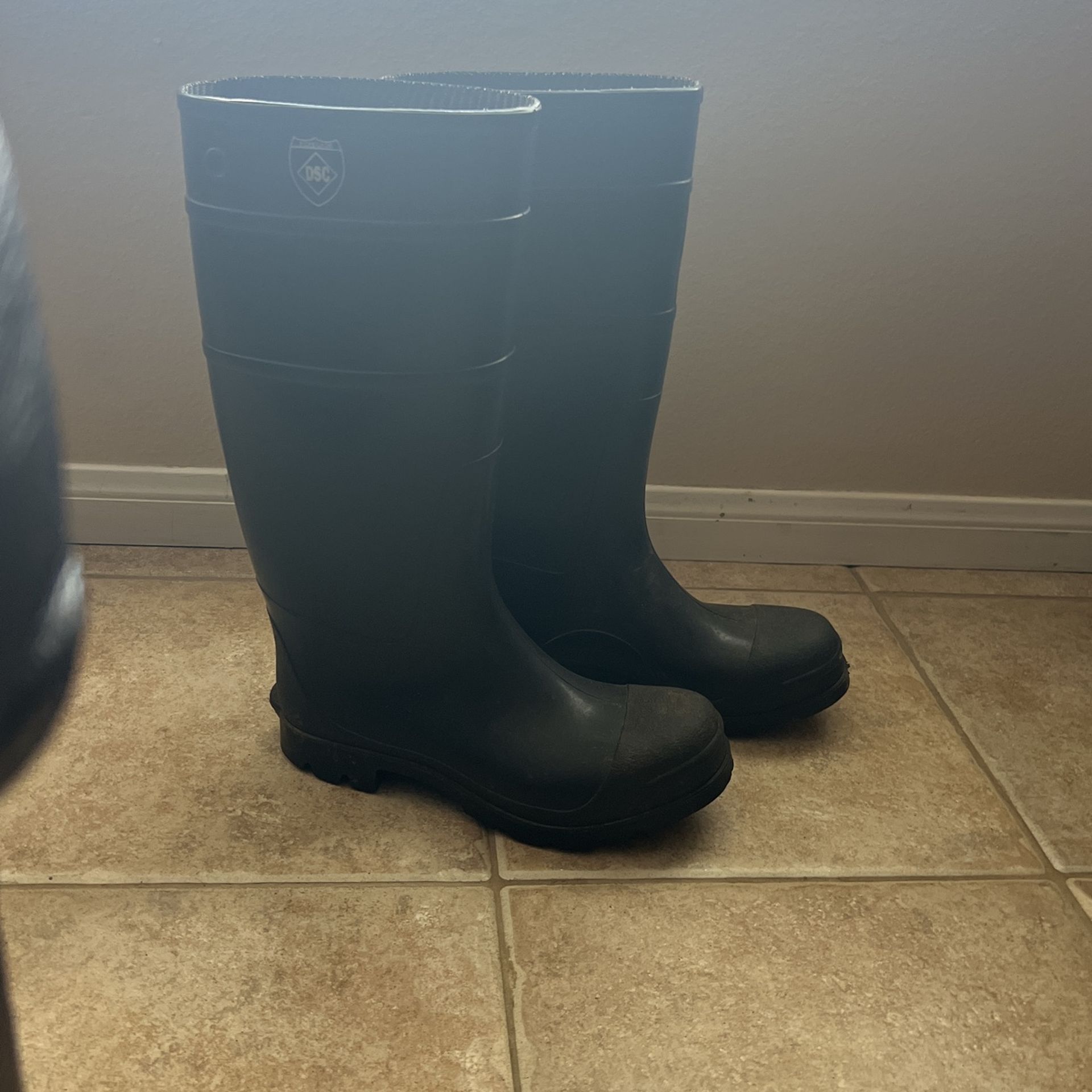 Black Rubber Rain Boots