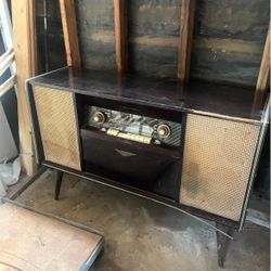 Vintage 1960 EMUD 920 stereophonic radio and record player hi-fi console.