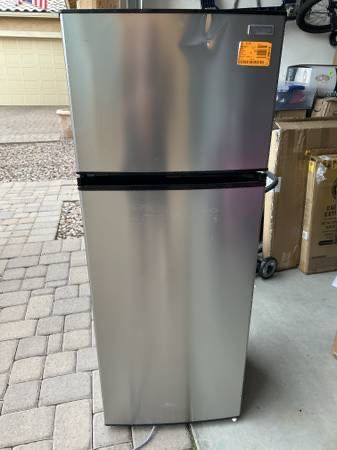 Vissani 7.1 cu. ft. Top Freezer Refrigerator in Stainless Steel Look (Not Working)