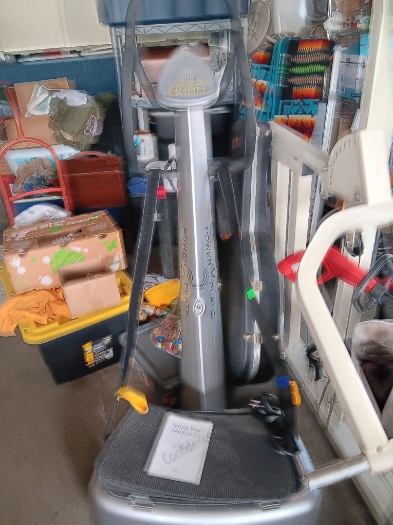 POWER PLATE , Never Use. ( Vibration Ma Hine ) Gor Your Health.