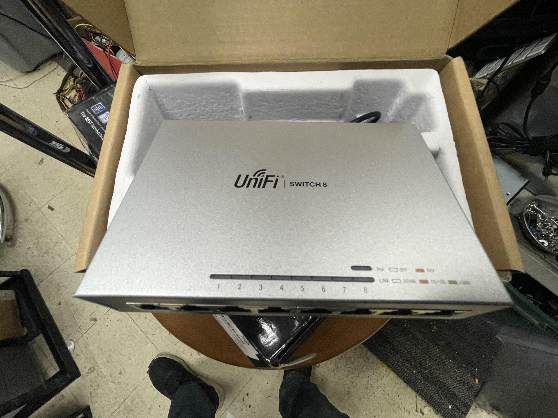 Ubiquiti US-8 Unifi Switch