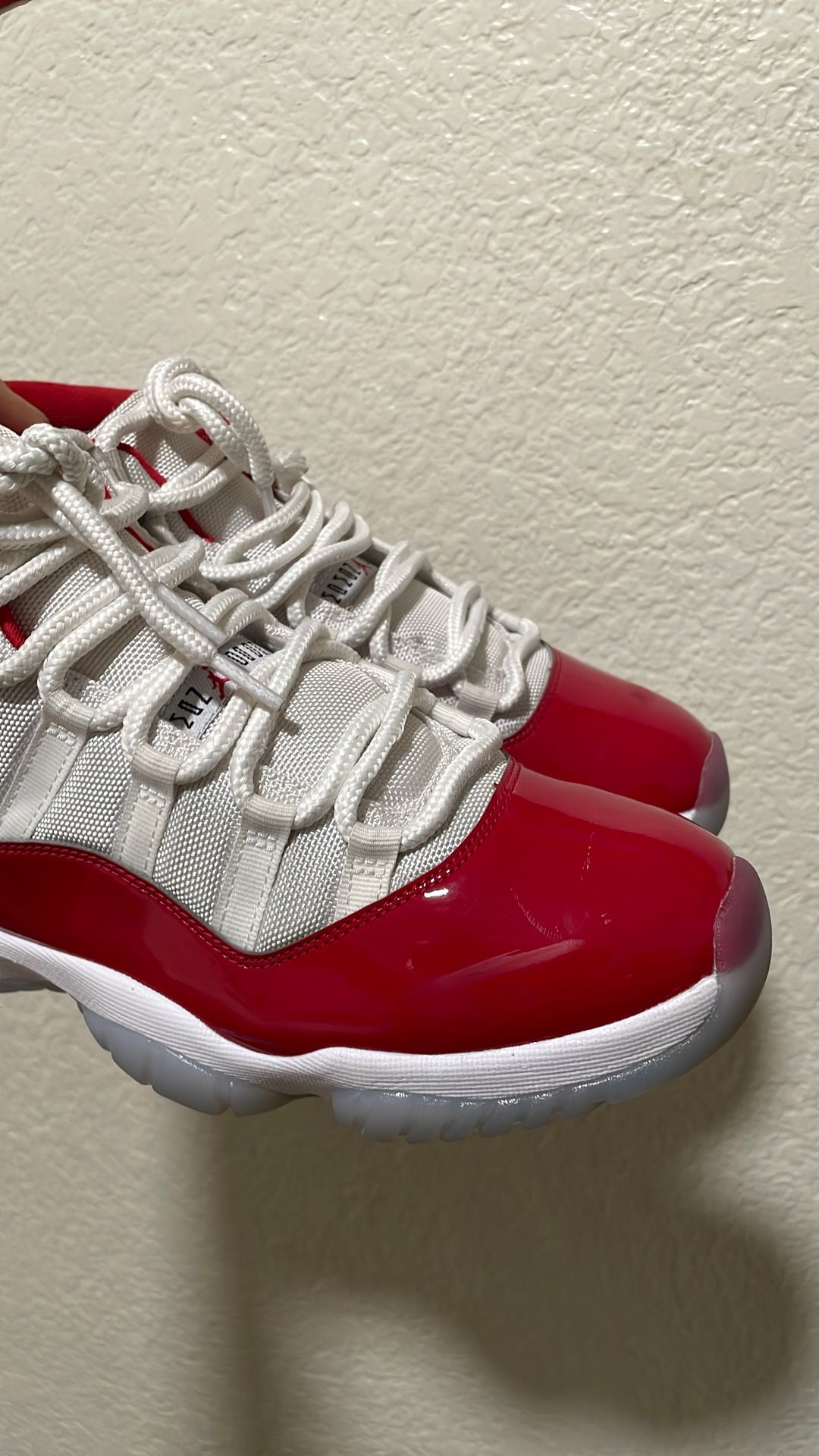 Jordan 11 Cherry 🍒 size 9 mens