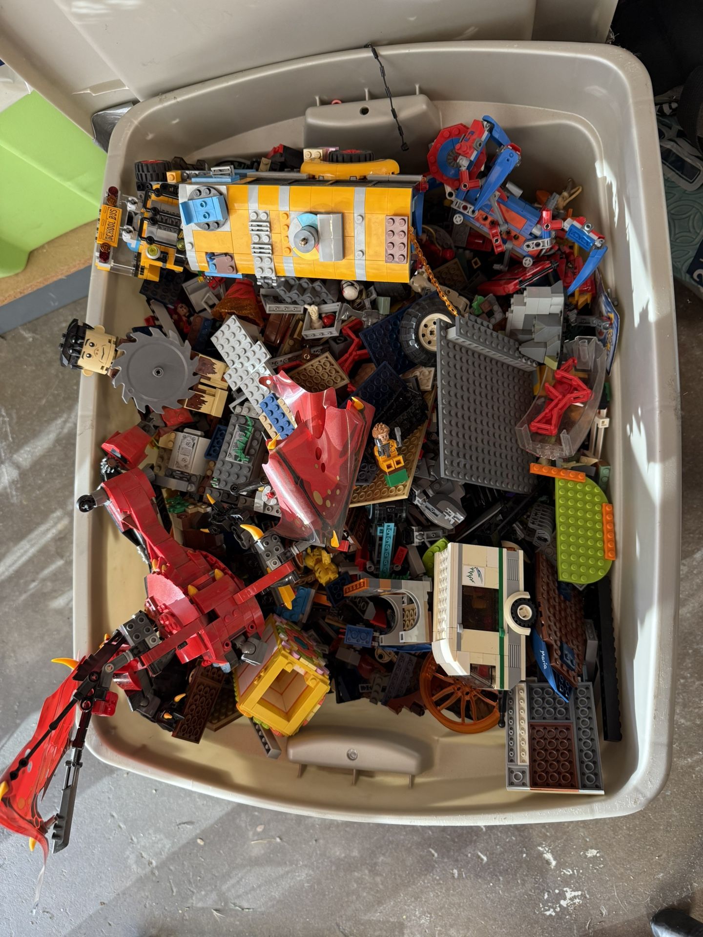 41.5 Lb Lego Bulk Bin some Big Chunks Of Builds In There