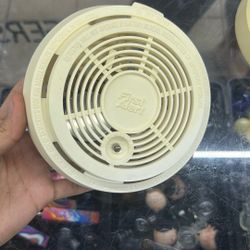 FIRST ALERT HOOD-LATCH SMOKE DETECTOR (5available)