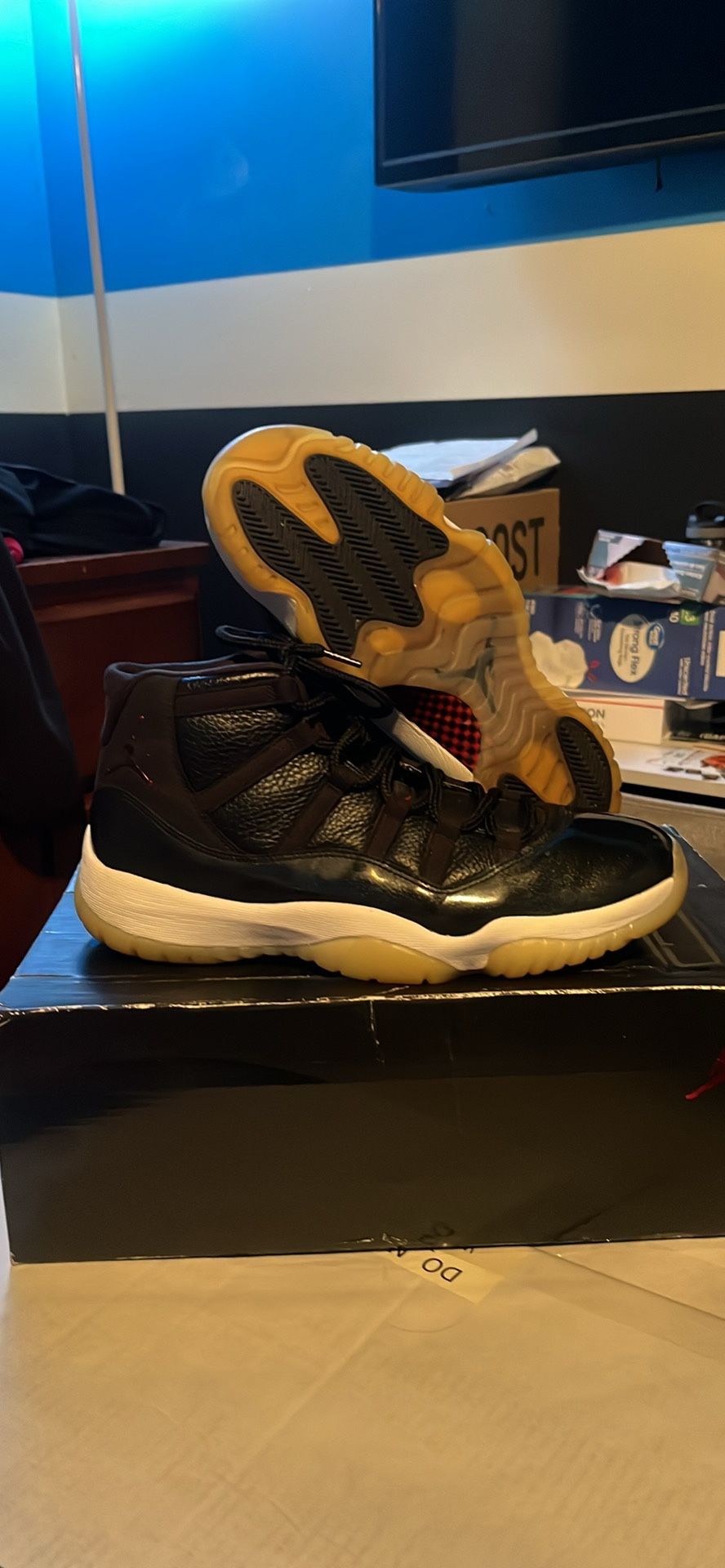 72-10 Jordan 11’s