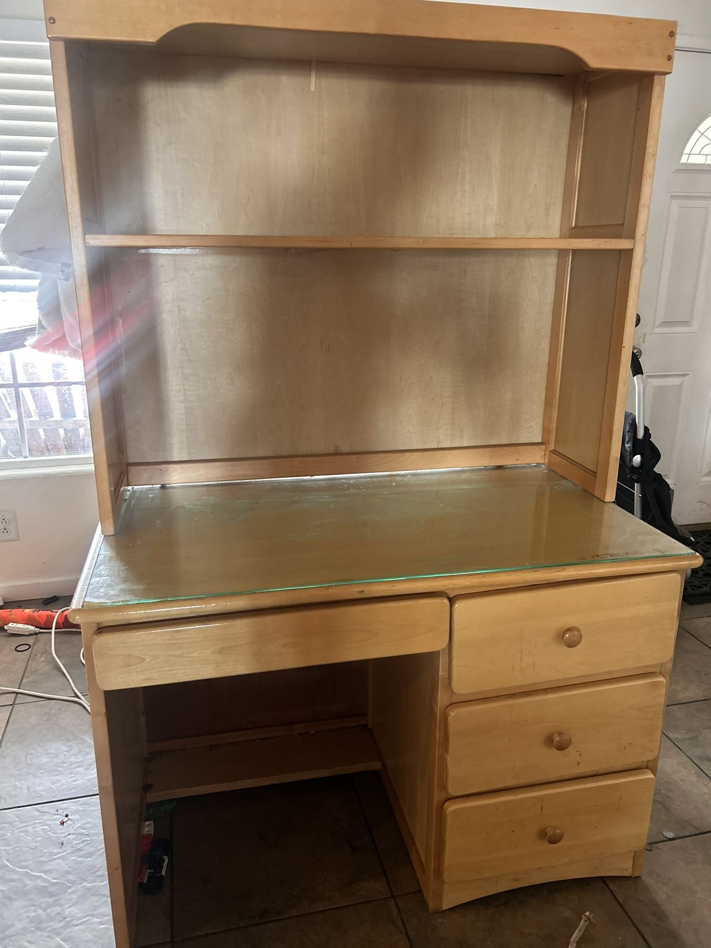 Computer Desk With Hutch