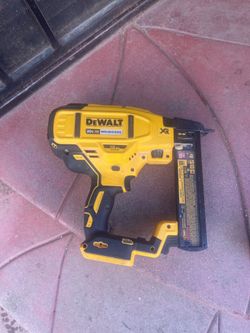 DEWALT 18ga crown stapler