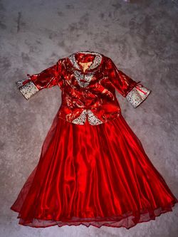 Traditional Red and Gold Chinese wedding dress