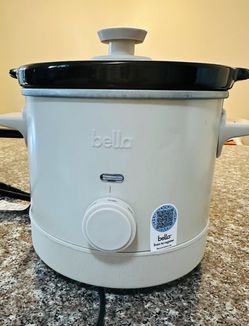 BELLA 2 QT Manual Slow Cooker – New (Open Box)