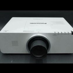 Panasonic PT-EZ570U LCD 1080pHDTV 16:10 WUXGA Projector