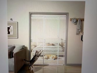 Brand new extra tall cat gate for doorway 74H,29.5-51.6W,W