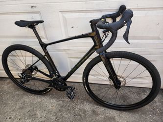 2023 Giant Revolt Advanced 2 carbon Gravel/Endurance Road Bike