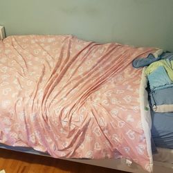 Solid Wood, White, Twin-sized Bed.