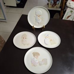 Precious Moments Mother's Love Series Fine Porcelain Set Of 4 Plates W/Gorgeous Raised Designs Hand-painted By Bill Biel & Sam Butcher 8.5"