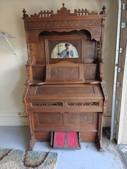 Antique American Organ