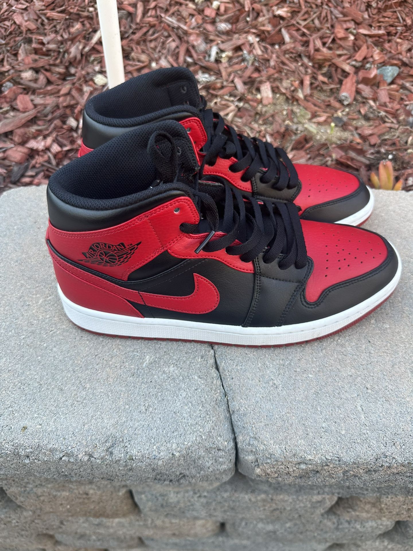 Air Jordan 1 Mid Banned Size 9.5 Mens