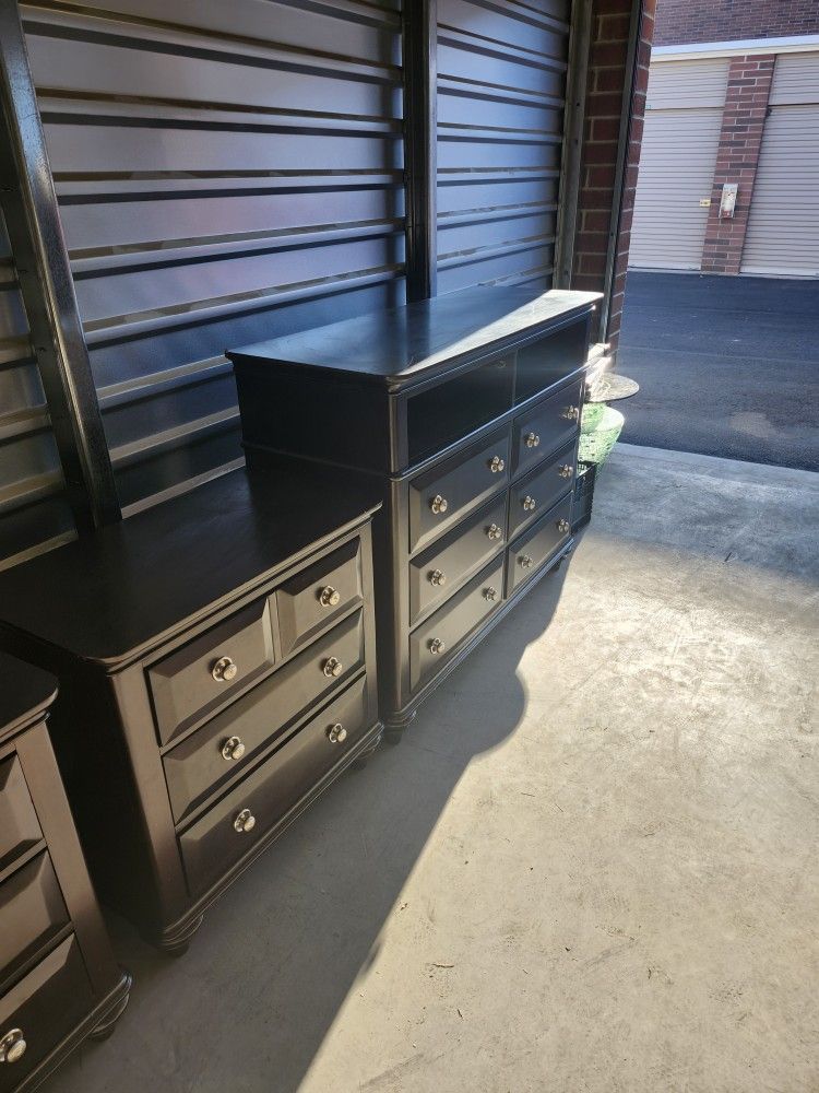Dresser And Nightstands