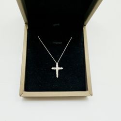 Beautiful 18K Gold Diamond Cross Pendant