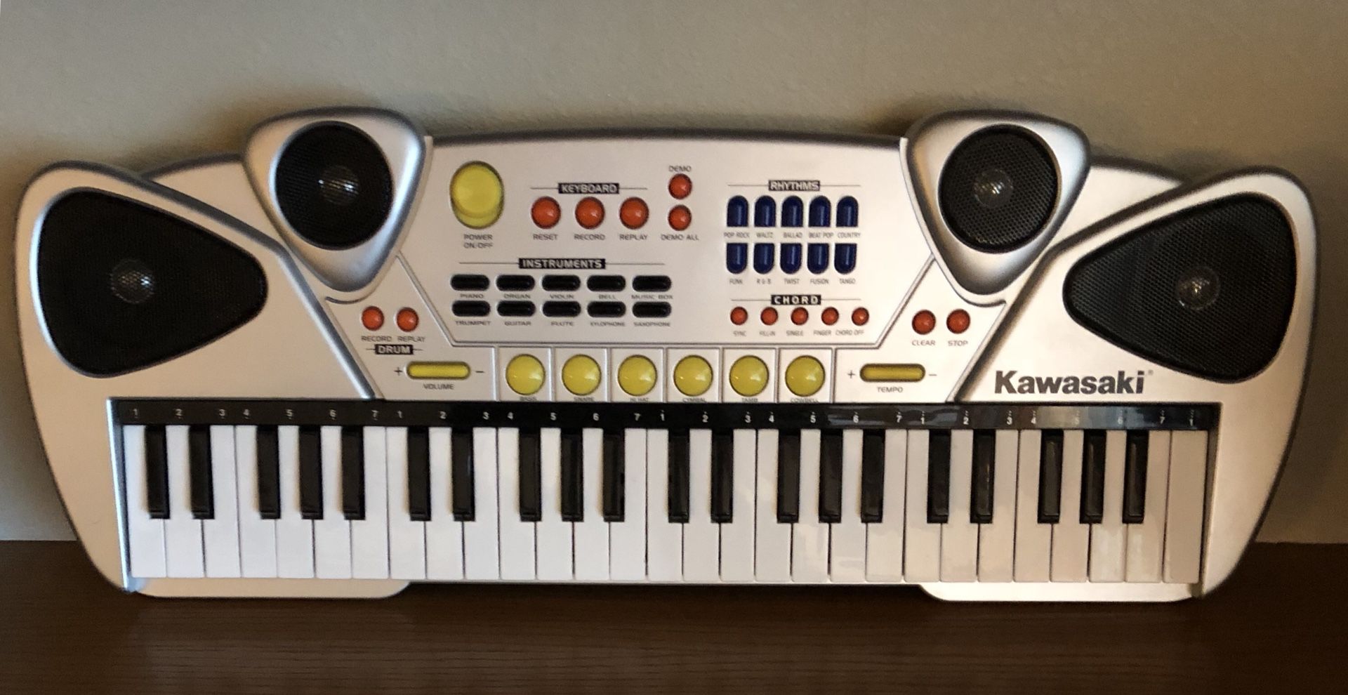 Kawasaki Electronic Music Musical Keyboard (Battery Powered)