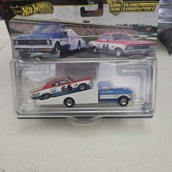 Hot Wheels 2024 Premium Team Transport '66 Chevelle & '72 Chevy Ramp Truck