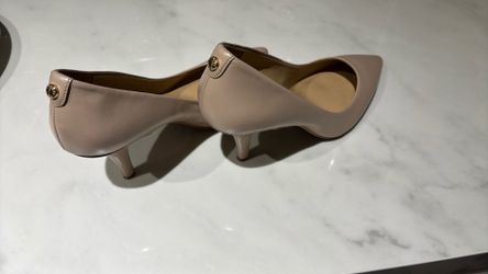New Never Worn Michael Kors pumps 3.5 Inch Heel