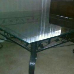 Coffee table! Glass and Metal! Excellent shape! 