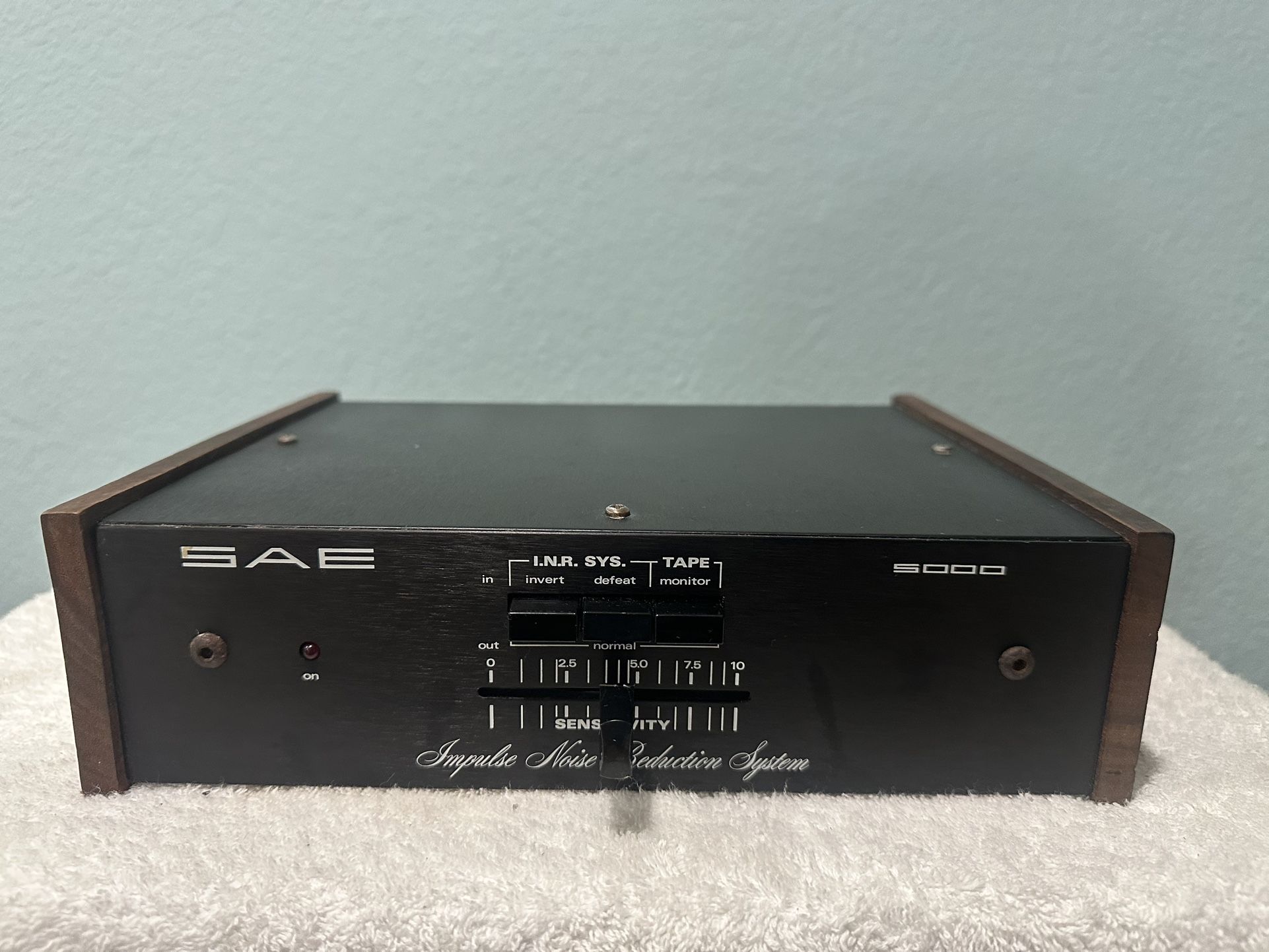 Vintage Model SAE 5000 Impulse Noise Reduction System ( Missing fuse )