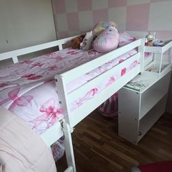 Twin Bed With 2 Book Shelves