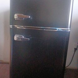 Frigidaire Refrigerator And Freezer 