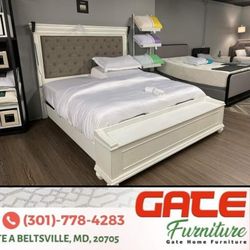 KANWYN WHITEWASH UPHOLSTERED STORAGE BEDROOM SET