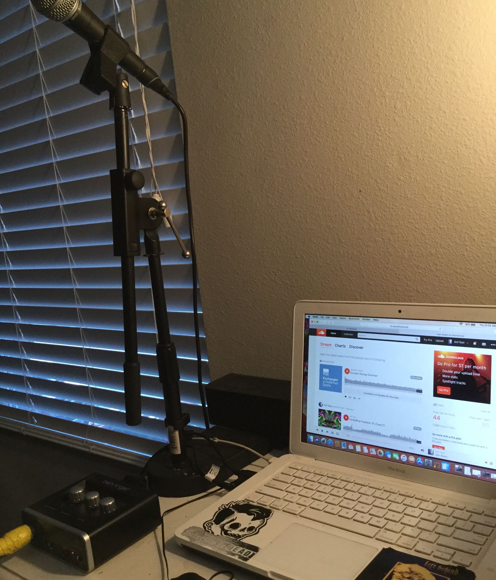 Studio set (MacBook, processor, and computer mouse)