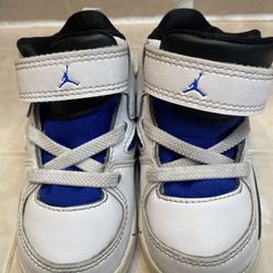 White Jordan Shoes Size:5 For Kids