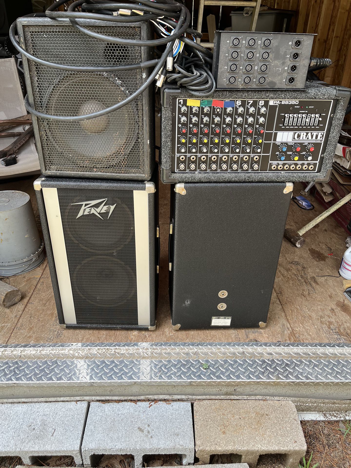 Peavey Speakers And Amplifier