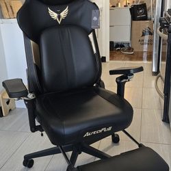 LIKE NEW AutoFull Ergonomic Gaming/Office Chair - Retails $500!