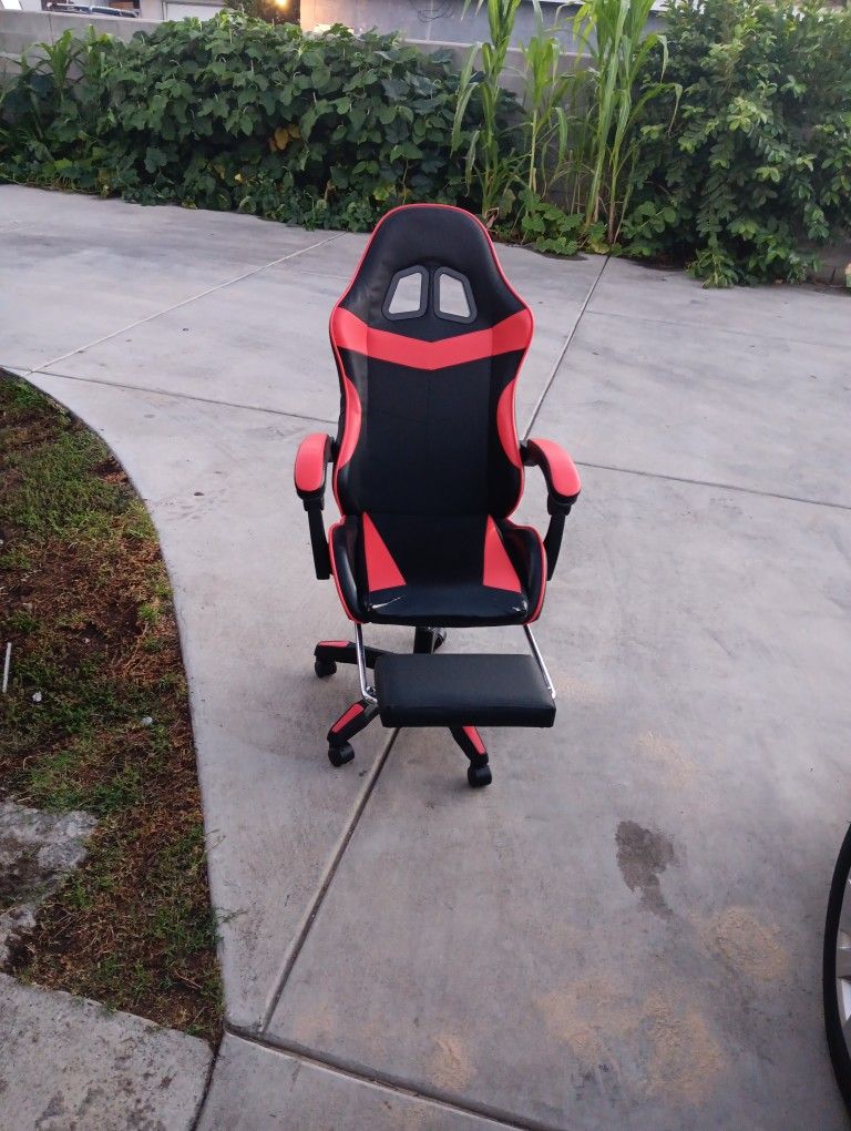 Is gamerchair red and black
