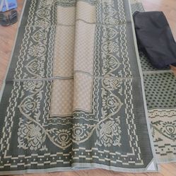 9'x12' outdoor floor mat/ floor rug. With carry bag.