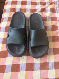 Woman Tory Burch slides, size 8