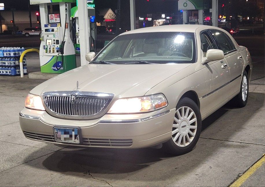 2005 Lincoln Town Car
