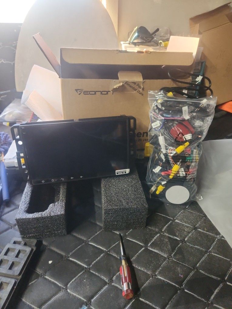 Brand New Eonon Touch Screen Car Head Unit
