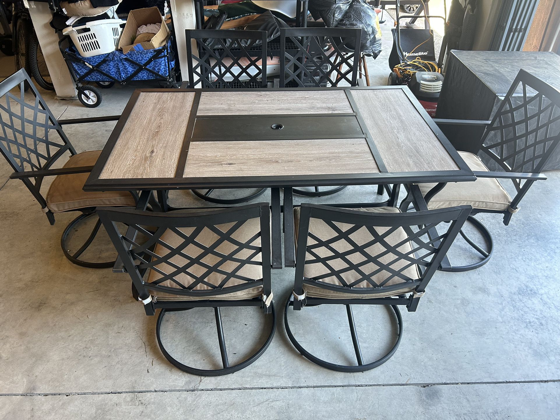 Outdoor Patio Table And 6 Chairs