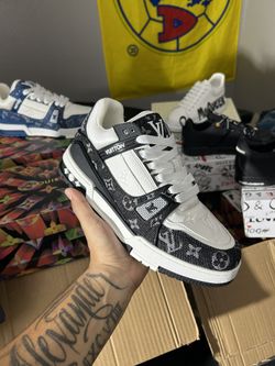 Black / White Trainers 