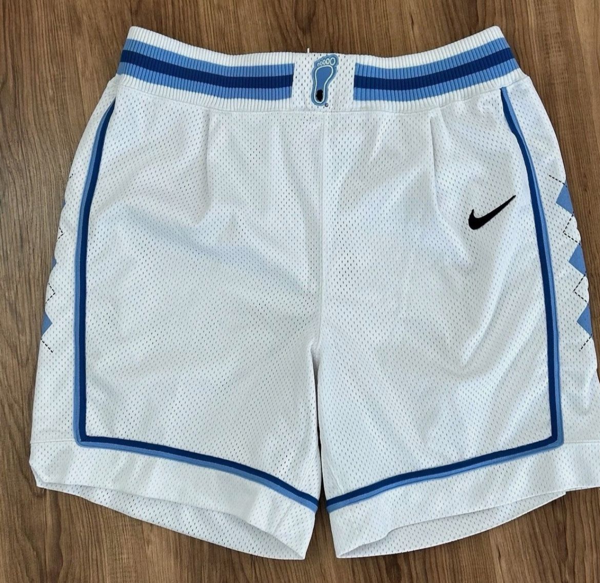 Vintage Nike North Carolina Tar Heels Basketball Shorts White