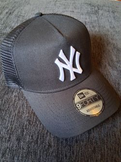 New Era 9Forty NY Yankees Trucker Hat $30 (price is firm)