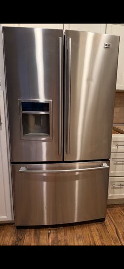 LG refrigerator good condition works fine